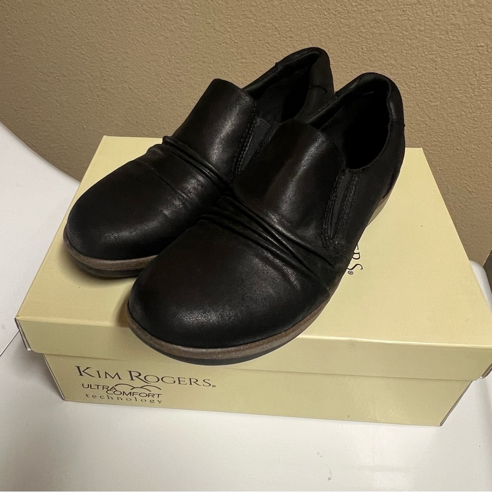 Womens Ultra Comfort Black/Brown Florah leather slip on loafers- Size 8 NWOT